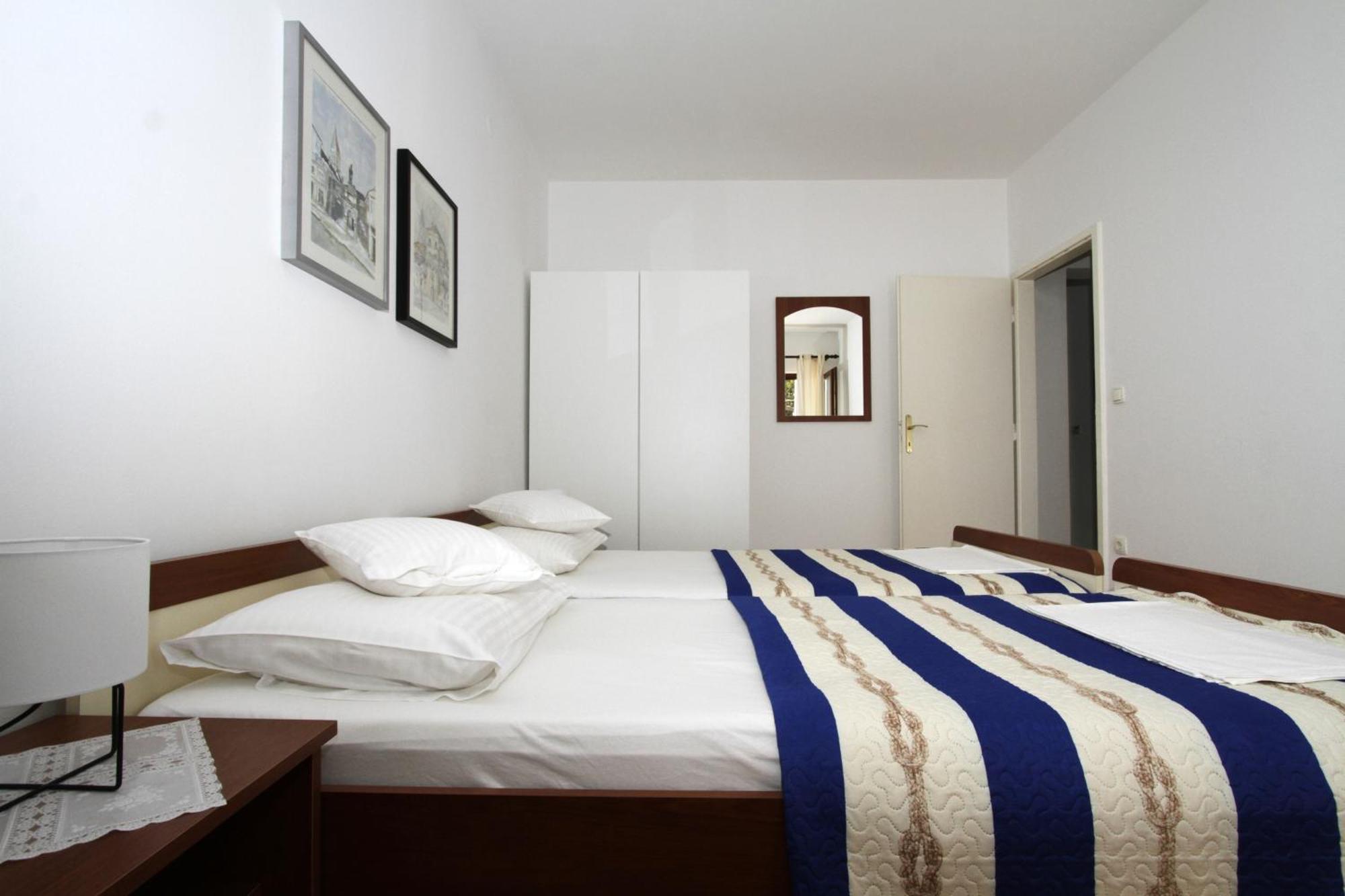 Apartments By The Sea Trogir - 11895 Zimmer foto